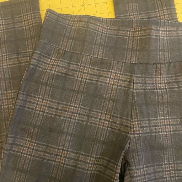 MeMoi NWT plaid slimming shaping legging. Size M/L. Black and gray plaid. - Picture 5 of 5